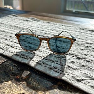 Oliver People’s sunglasses. Like new!!
